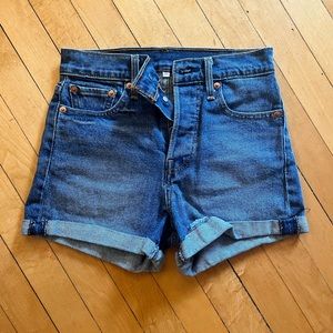 Levi’s denim shorts size 25. Like new